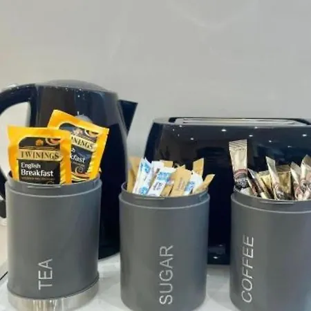 Cosy Modern - Near Centre