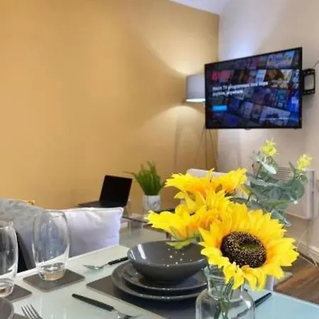 Cosy Modern - Near Centre Apartament