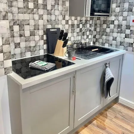 Cosy Modern - Near Centre