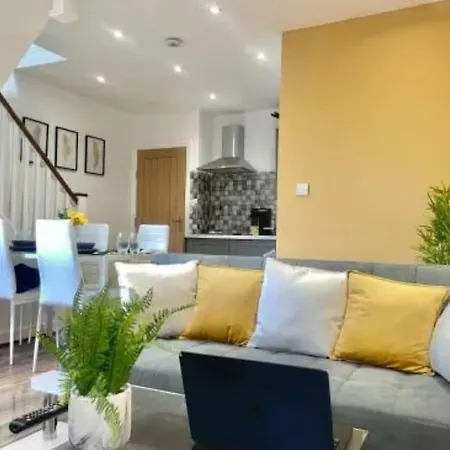 Cosy Modern - Near Centre *